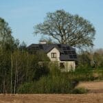 Ochrona przeciwprzepięciowa w domu z fotowoltaiką jak uniknąć uszkodzenia falownika i sprzętów RTV Ochrona przeciwprzepięciowa w domu z fotowoltaiką jak uniknąć uszkodzenia falownika i sprzętów RTV